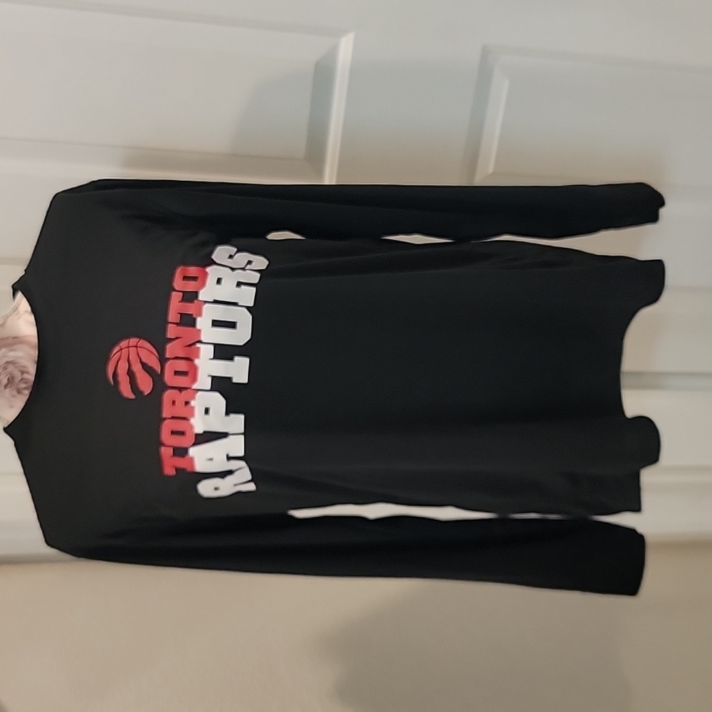 NWT UTS Toronto Raptors T - Picture 10 of 11